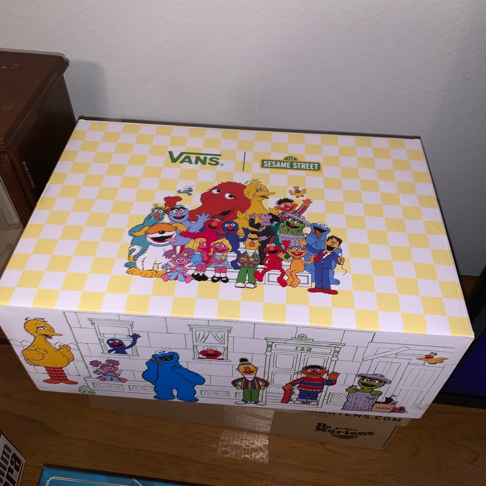 NEW IN BOX SESAME STREET VANS - Picture 2 of 3